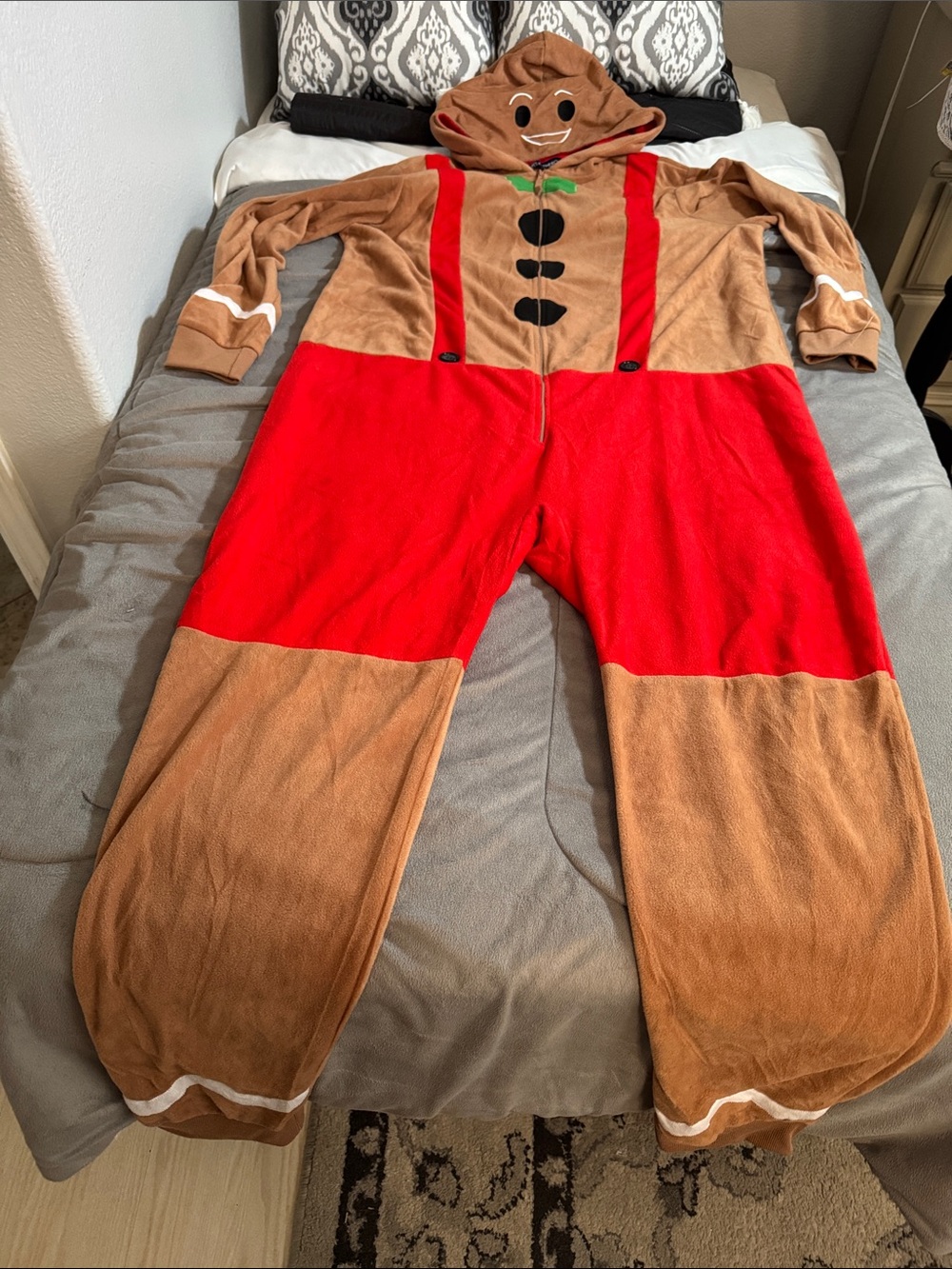 SleepHero men’s Gingerbread Halloween Christmas  1 pc zip up pj warm costume xl